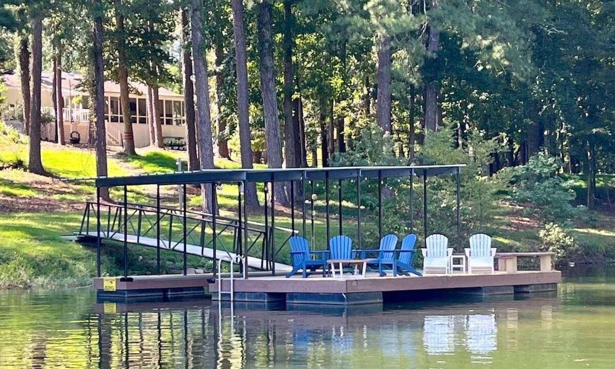 Woodstock House | Lake/Dock w/slip, LakePoint 15 miles, Dogs ok w/fee