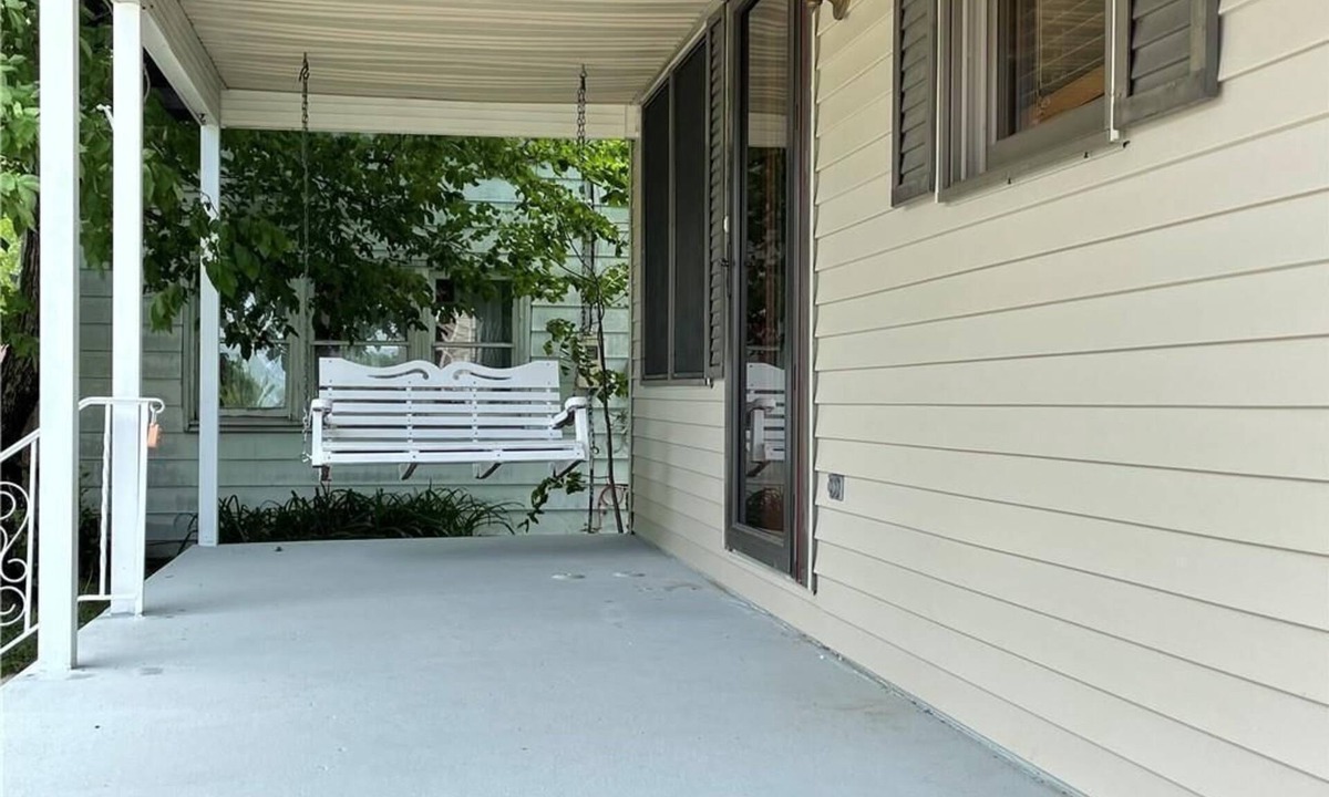 Erie House | Lake Erie Area 3 BR Home