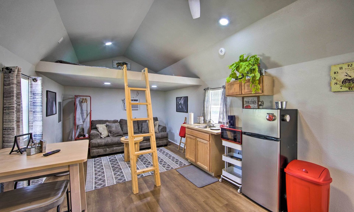 Alba Apartment | Lake Fork Tiny Home: Outdoor Dining & Grill!
