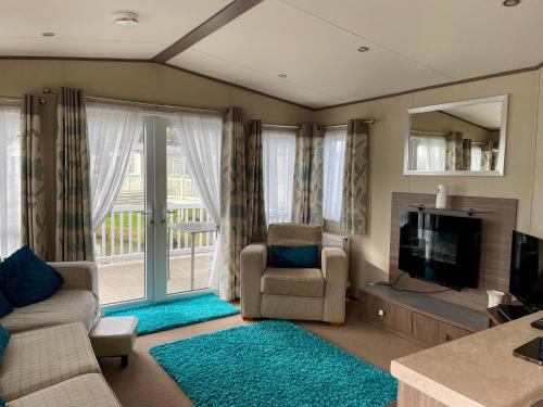 South Cerney Other | Lake Front 2 Bed Caravan, South Cerney