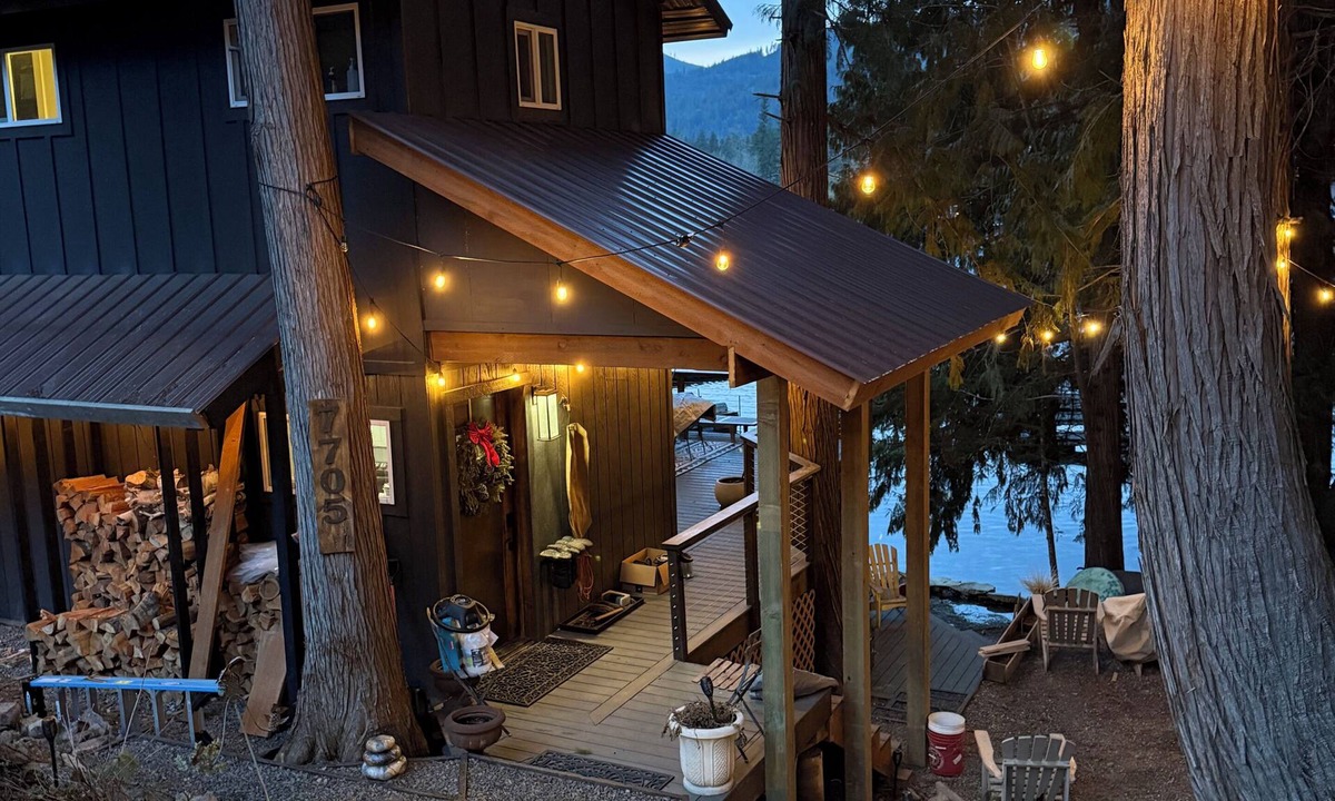 Twin Lakes Cabin | Lake Front Adorable Cabin Retreat With Yurt Tent on Twin Lakes ID