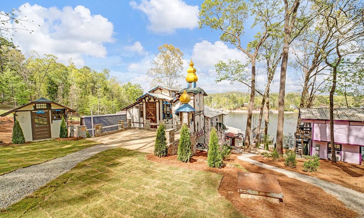 Alpine Bay House | Lake Front Castle with Mini Golf/Pickleball/Arcade/Sleeps 18