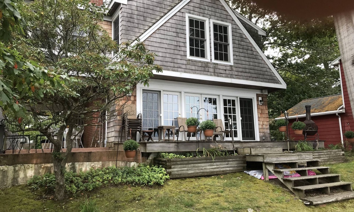 Lake Pocotopaug House | Lake Front Home on the water