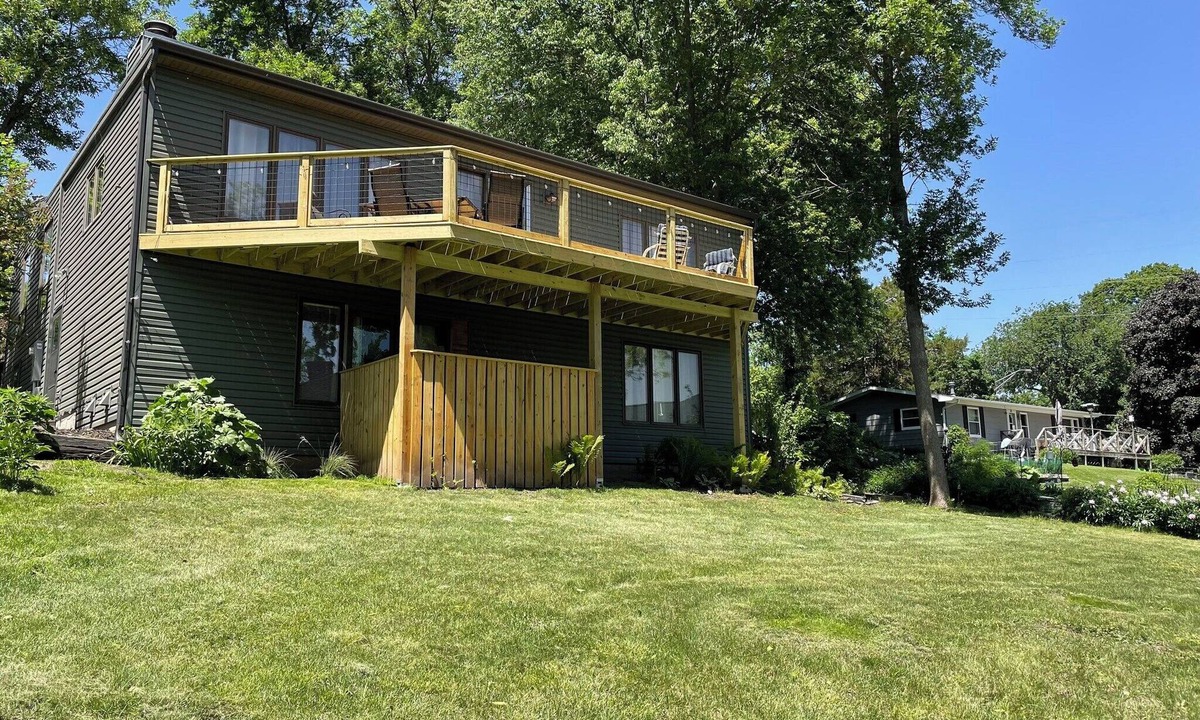 Arnolds Park House | Lake front, HUGE yard and deck, walking distance to the heart of Okoboji