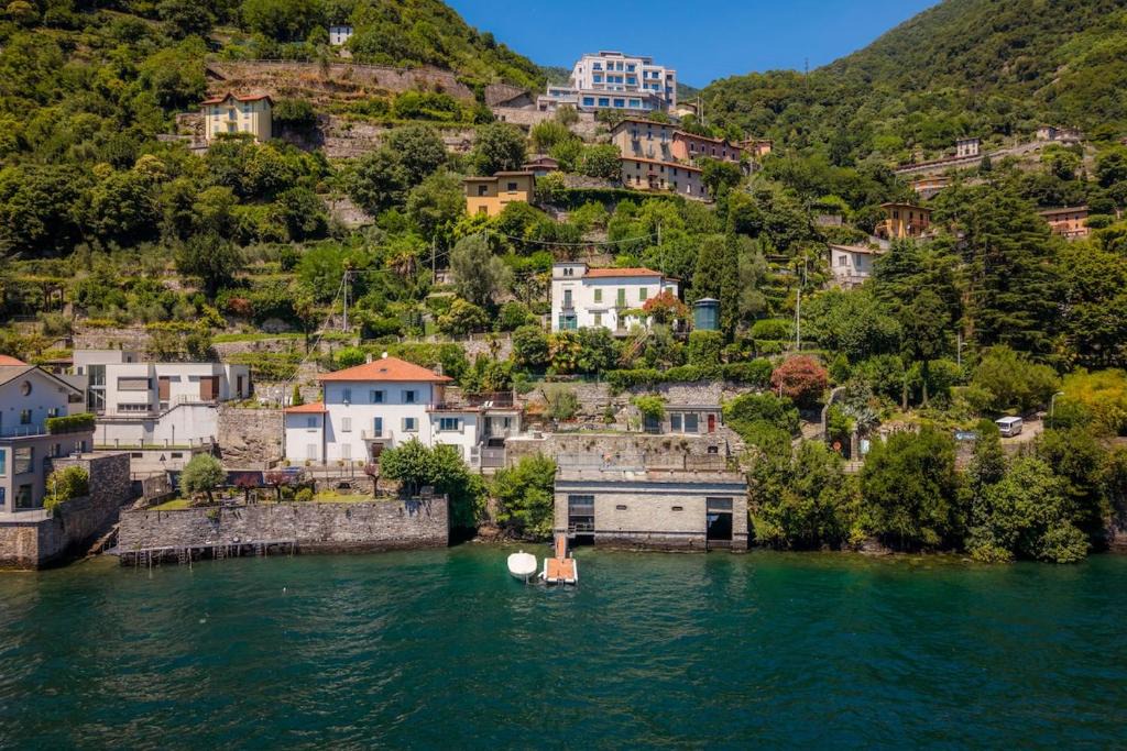Carate Urio House | Lake Front Villa Giulia! Hot Tub, Lake access, gym