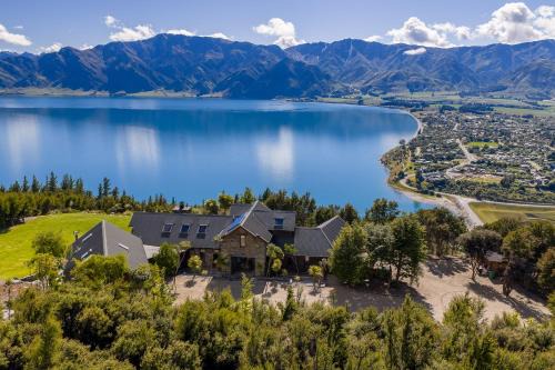 Queenstown Lakes District Villa | Lake Hawea View