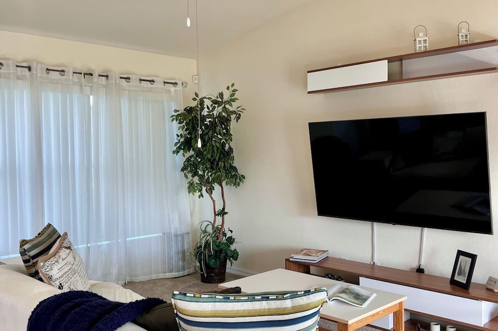 LaBelle House | Lake Home view