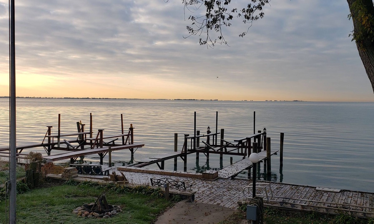 Anchorville House | Lake house, 5 bedrooms, 2 baths. and dog friendly