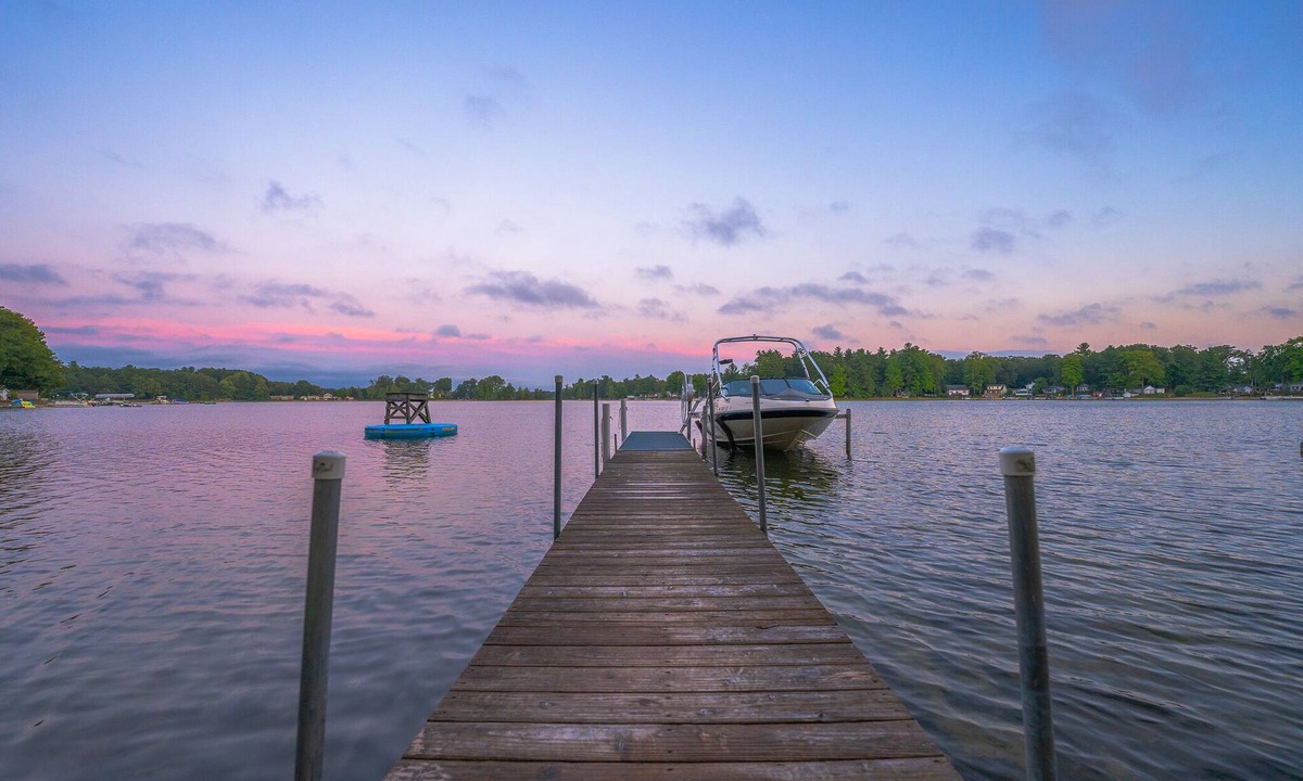 Twin Lake Cottage | Lake House-Beach-Kayaks-Lake View