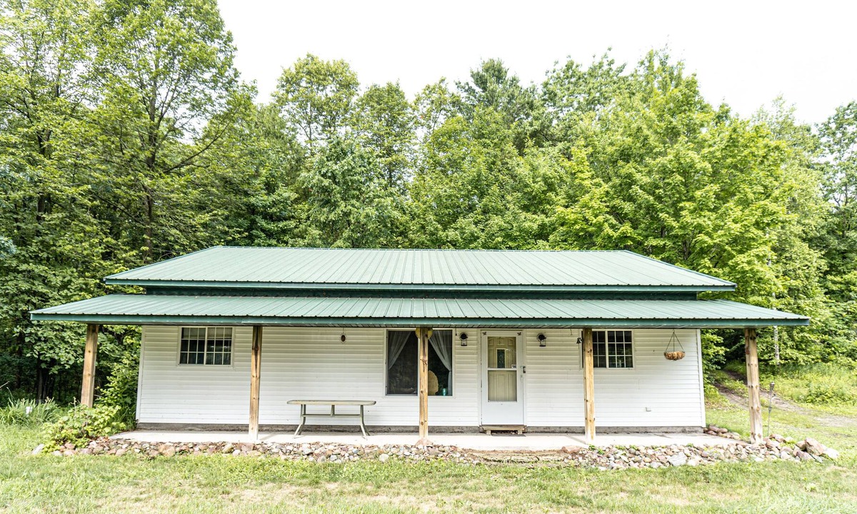 New Auburn House | Lake House on the beautiful and private Sand Lake
