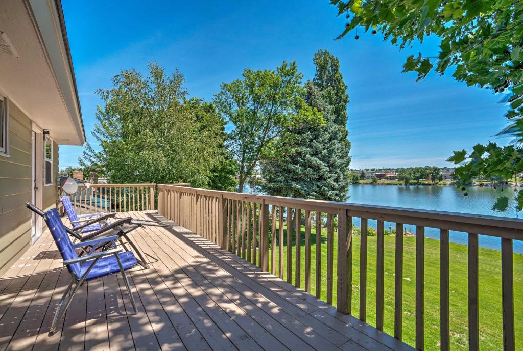 Moses Lake House | Lake House w/Hot Tub - 1 Mi to Surf 'n Slide