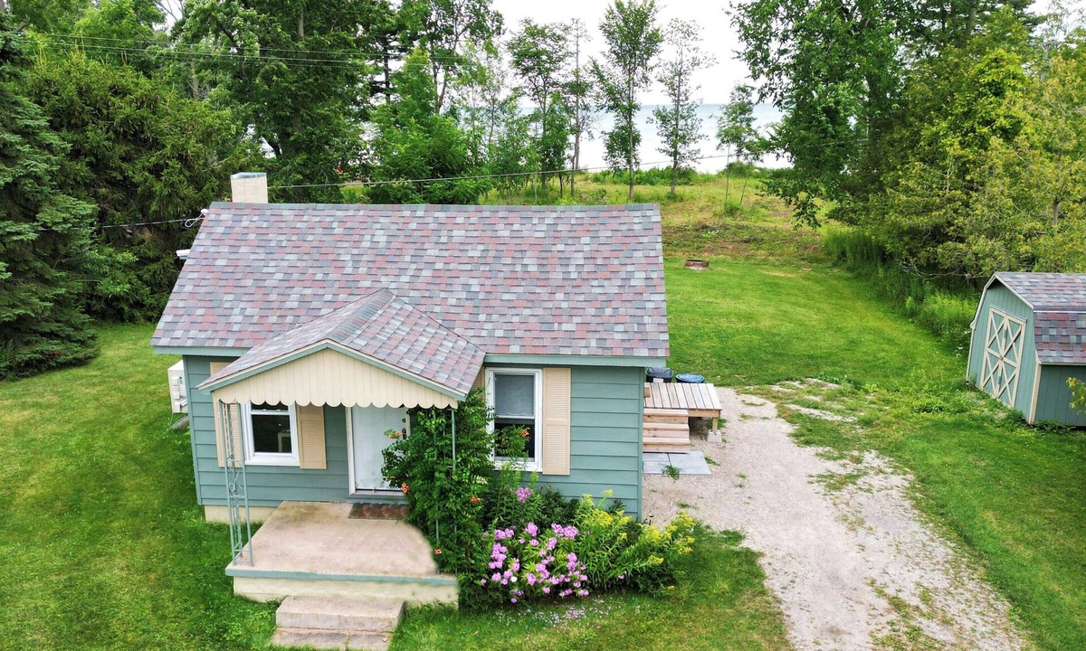 Harbor Beach Cottage | Lake Huron Front Cottage