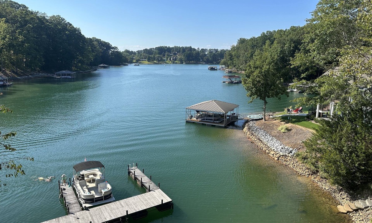 Normandy Shores House | Lake Keowee Waterfront Town Home - 3 Bdrm, 3.5 Bath 7 Miles from Clemson Stadium