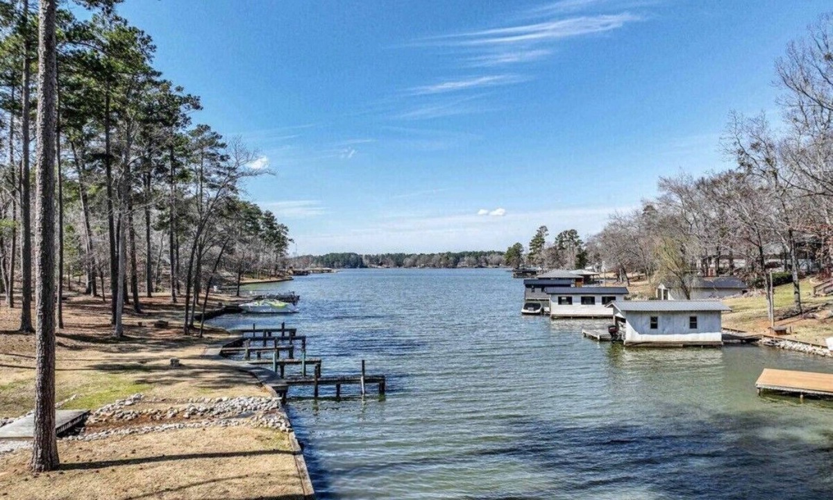 Milledgeville Condo | Lake Life Done Right - Waterfront condo on Lake Sinclair