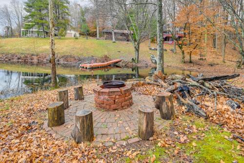 Penrod House | Lake Malone Cabin Getaway! Dock, Fire Pit, Grill