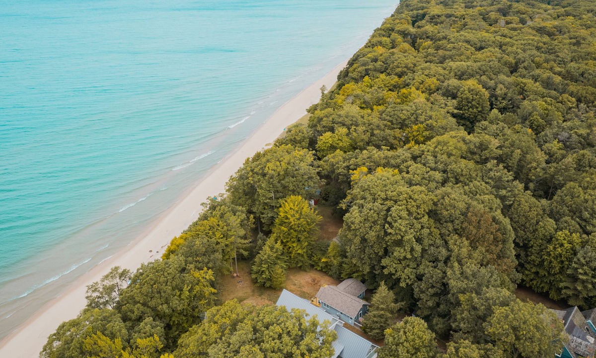 Muskegon Cottage | Lake Michigan Cottage Retreat – Private Beach & Unforgettable Views