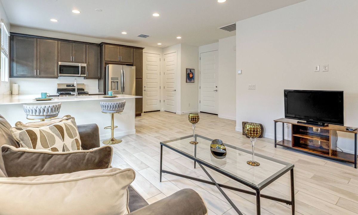 Stratford Estates Apartment | Lake + Mtn Views: Couple's Apt in Apache Junction
