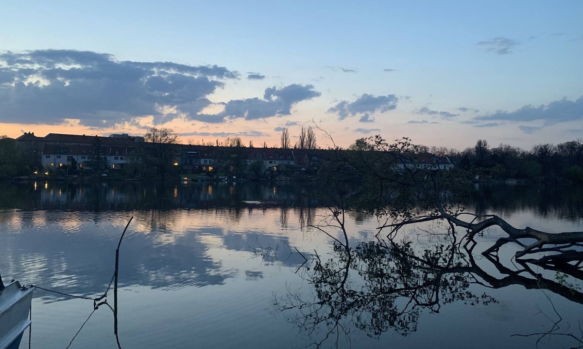 Wilhelmstadt Apartment | lake-side house