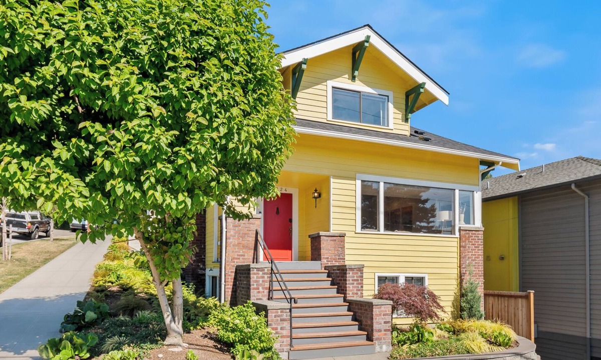 Eastlake House | Lake & Space Needle Views AC Large Groups Charming Classic Craftsman!