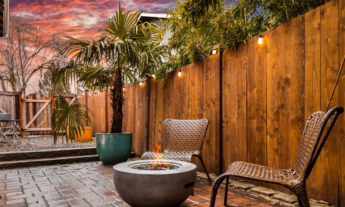 West Lake Stevens Apartment | Lake Stevens private Casita with hot tub access