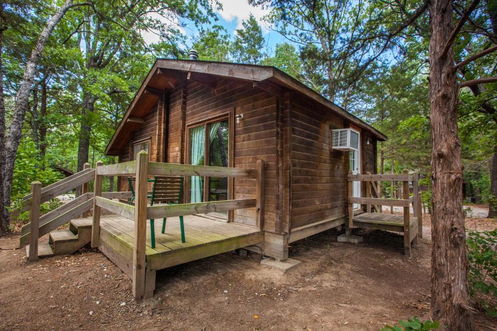 Gordonville Resort | Lake Texoma Camping Resort Cabin 11