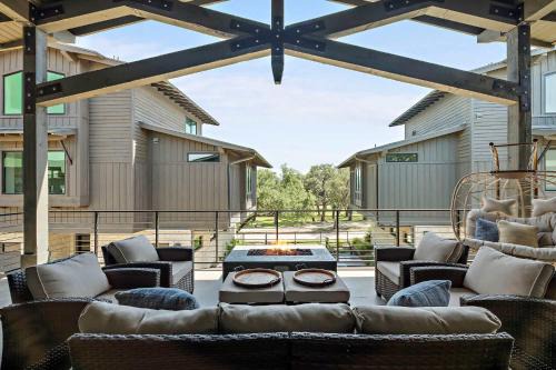 Spicewood House | Lake Travis Getaway - Pickleball - Grill - Firepit