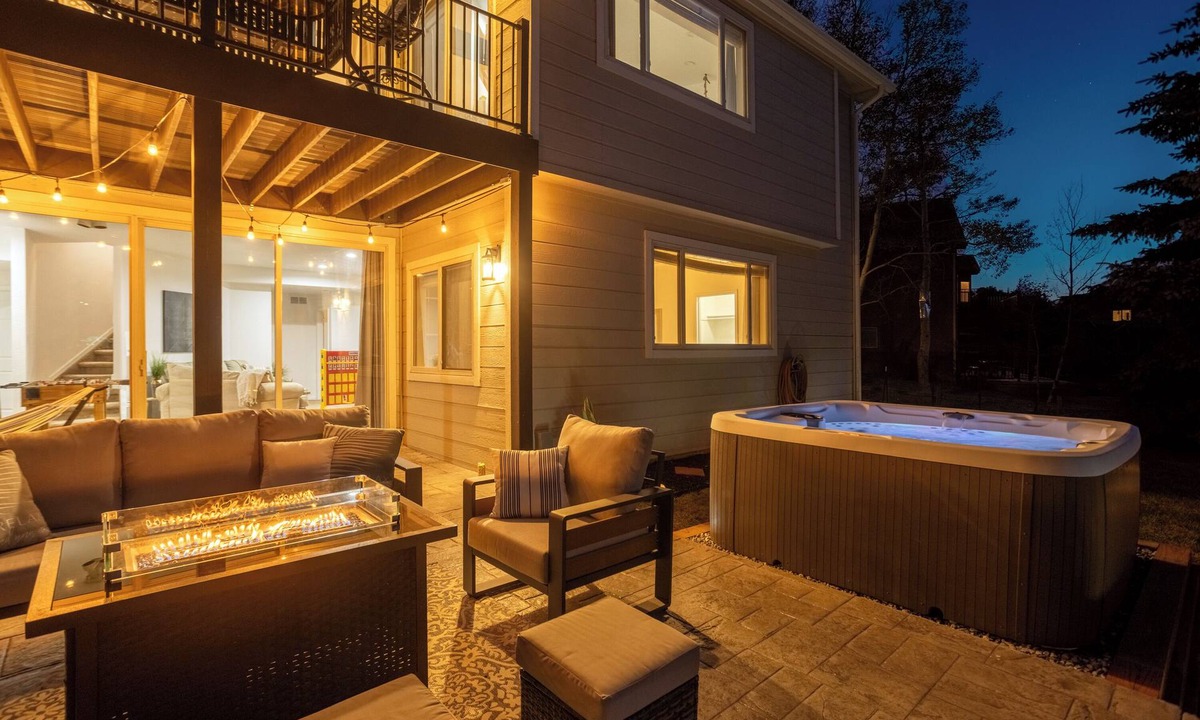 Palmer Lake House | Lake View 5-Bedroom Home with HOT TUB, Spacious Patio with Fire Pit, Watercraft