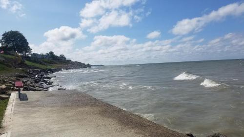 Ashtabula House | Lake View Cottage on Lake Erie