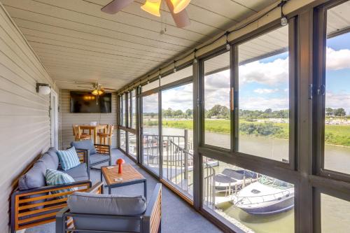 Oak Harbor House | Lake View, Dock & Pool: Green Cove Resort Condo