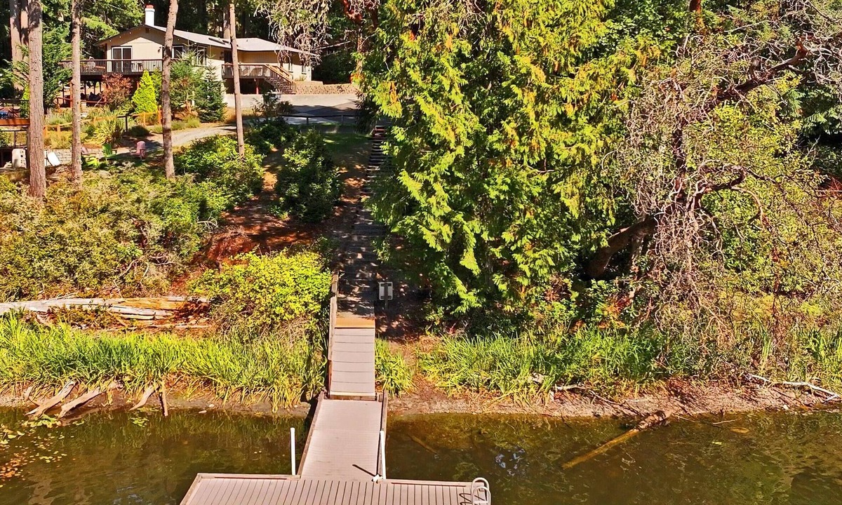 Anderson Island House | Lake View & Dock Access |Fast & Reliable Internet | Game Room | Pet Friendly