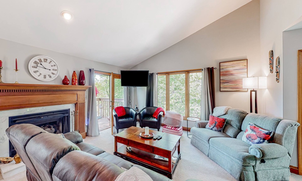 Lake Lure Condo | Lake-view dog-friendly condo with hot tub, in/outdoor pools, tennis, golf