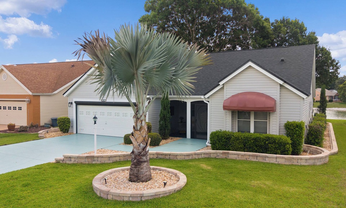 Mira Mesa House | Lake-View ELEGANT 3 bedroom/2 bath home centrally located in The Villages +Gcart