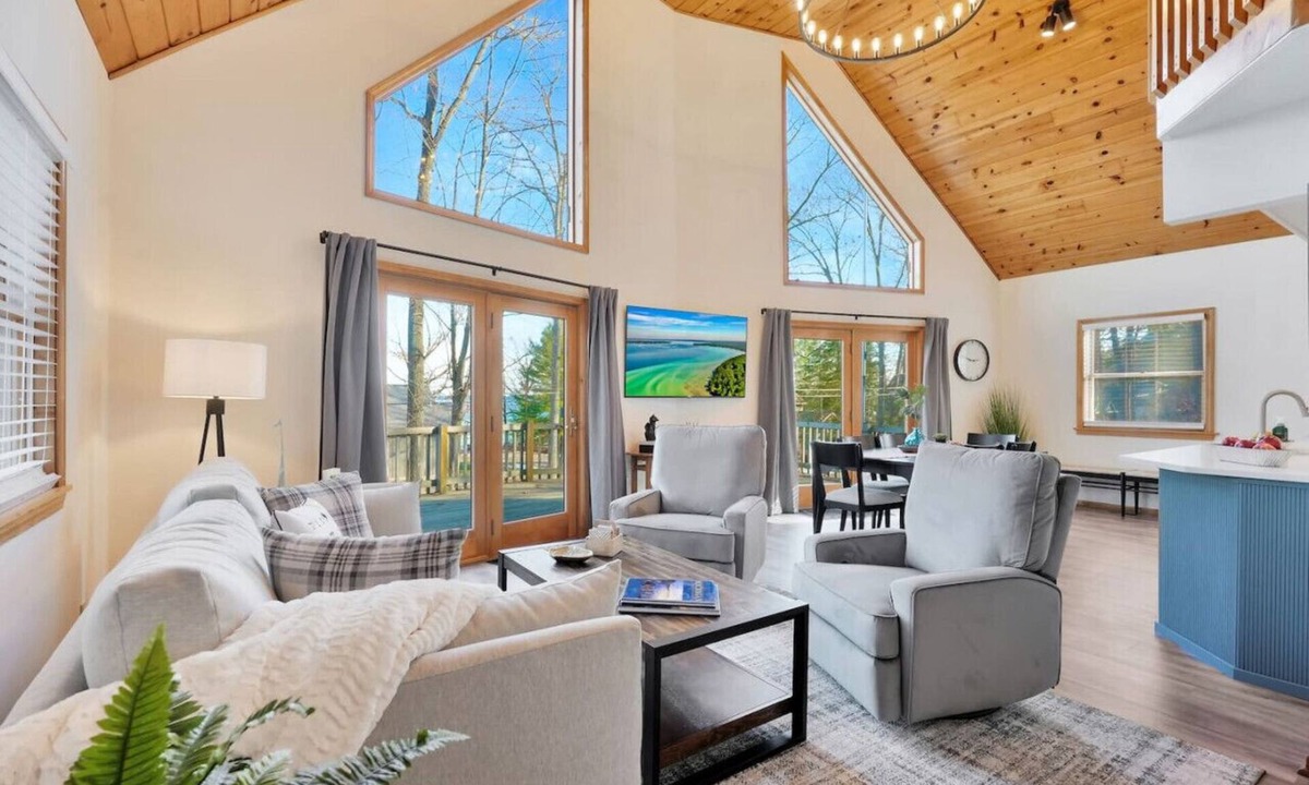 Higgins Lake House | Lake View Fully Stocked Family Retreat - Paddleboards, Firepit, Games, EV outlet