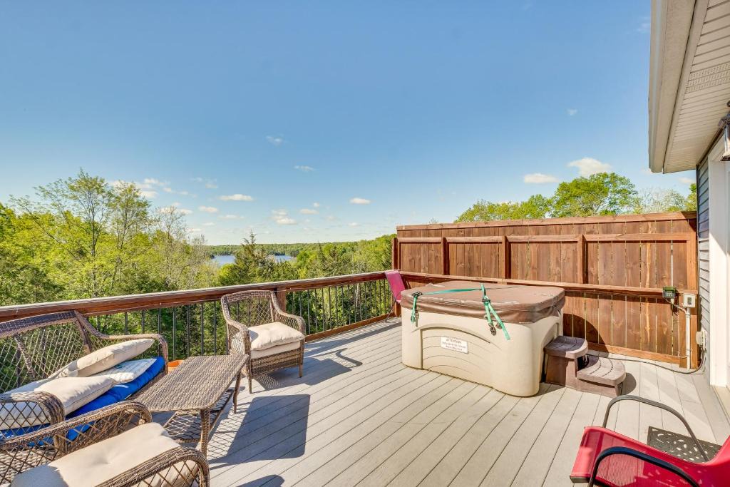 Taylorsville House | Lake-View Kentucky Getaway w/Resort Amenities!