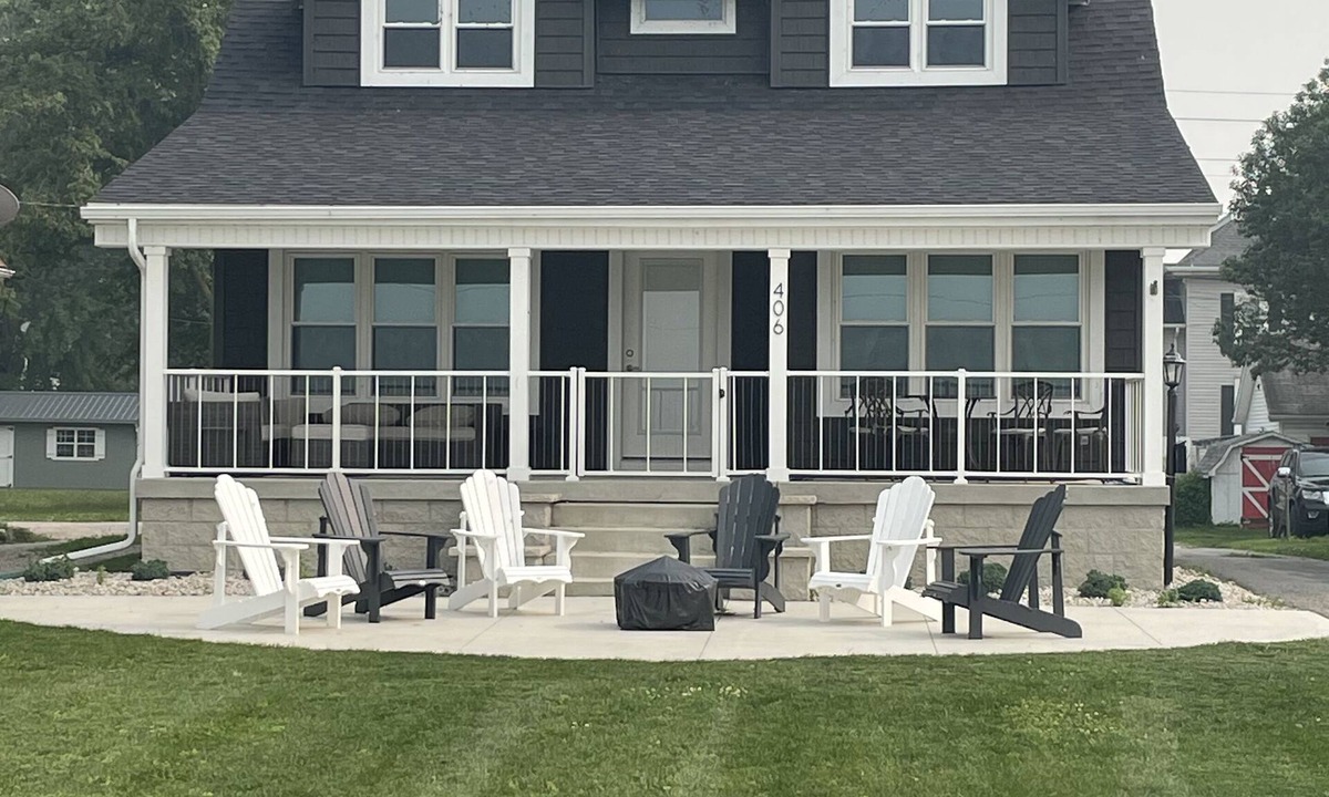 Port Clinton House | Lake View Port Clinton Home- Minutes to The Jet Express