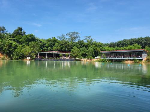 Phunphin Resort | Lake View Resort