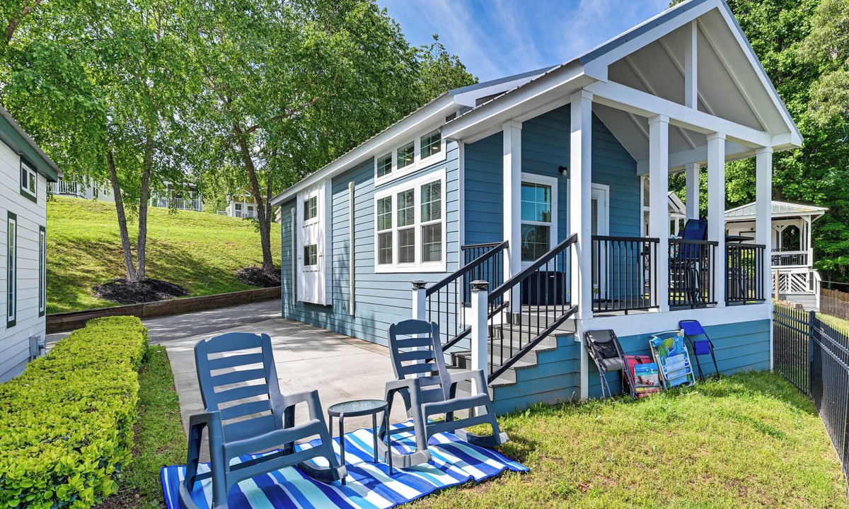 Sherrills Ford House | Lake View Tiny Home w/Pool Access