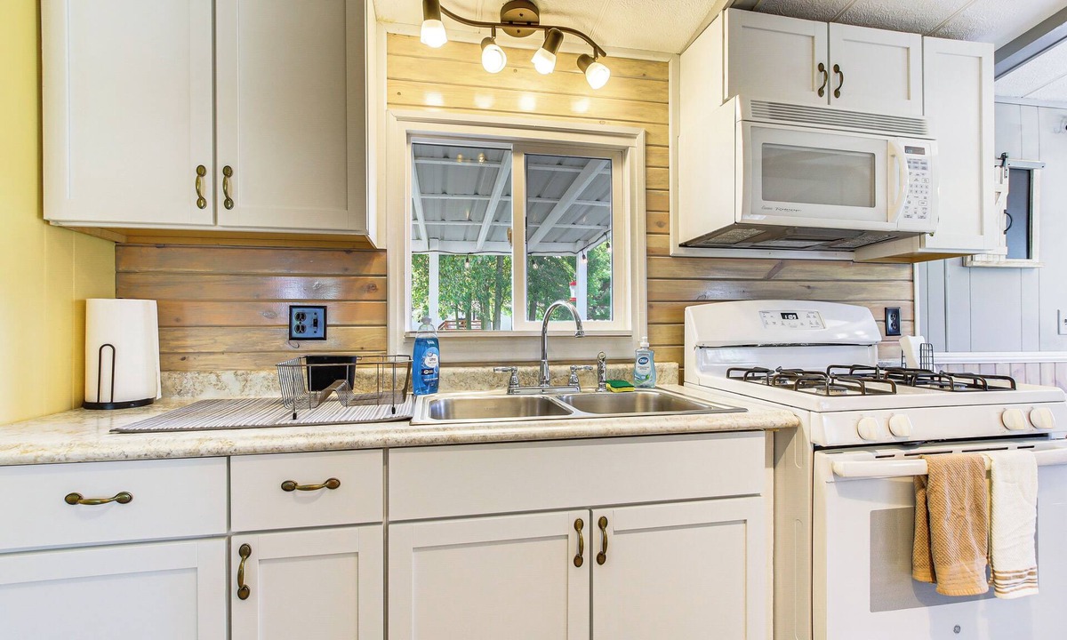 Cecil Cottage | Lake Views & Fireside Bliss: Cecil Cottage w/Yard