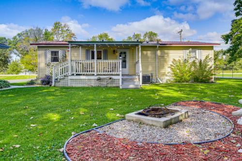 Krakow House | Lake Views & Fireside Bliss: Cecil Cottage w/Yard