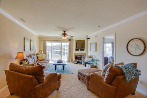 Osage Beach House | Lake Views & Pool Access: Osage Beach Condo