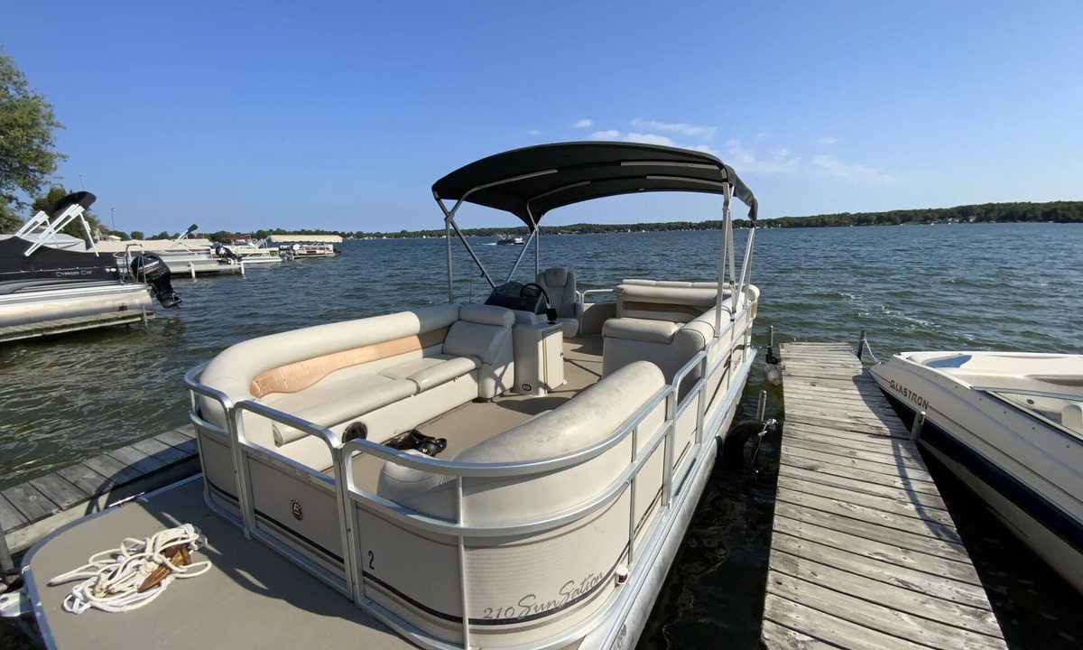 Manitou Beach Cottage | Lakefront Family Retreat-Great set up for multi generational families