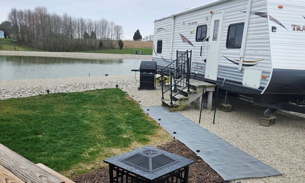 Birdseye House | lakefront 2 bedroom rv at Whispering meadows at patoka lake