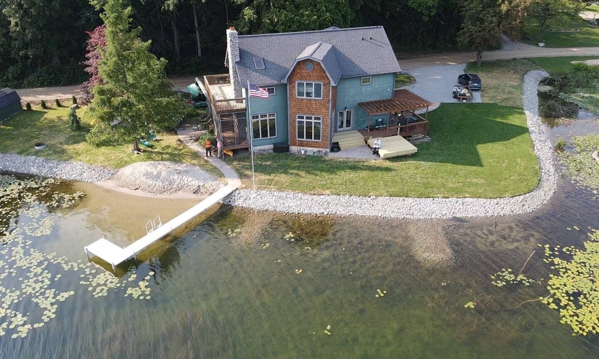 Brooklyn House | Lakefront 270 view, beach, hot tub, wineries! Last call of summer, Aug. 17-20