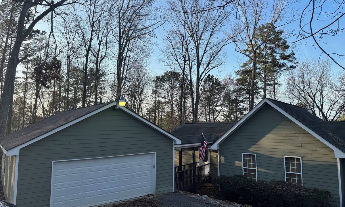 Martin House | Lakefront 3-bedroom/3 bath with large dock house in quiet cul de sac