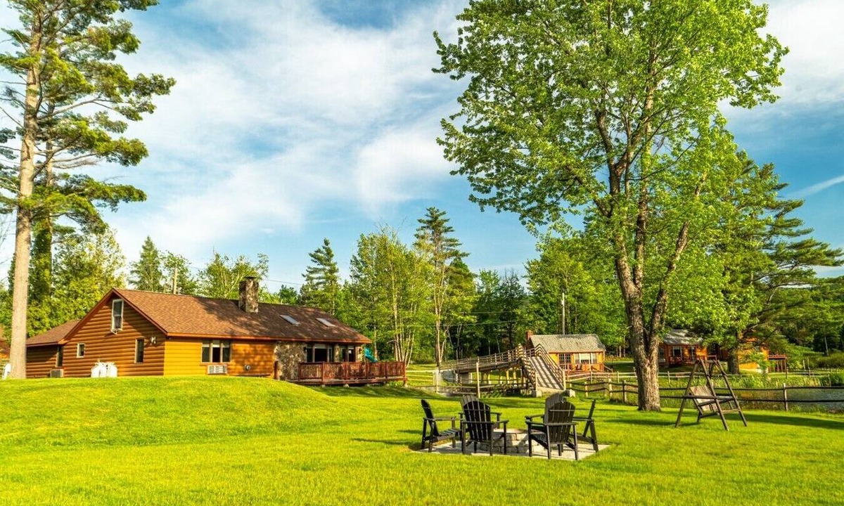 Bethlehem Cottage | Lakefront 3 Bedroom Log Cabin