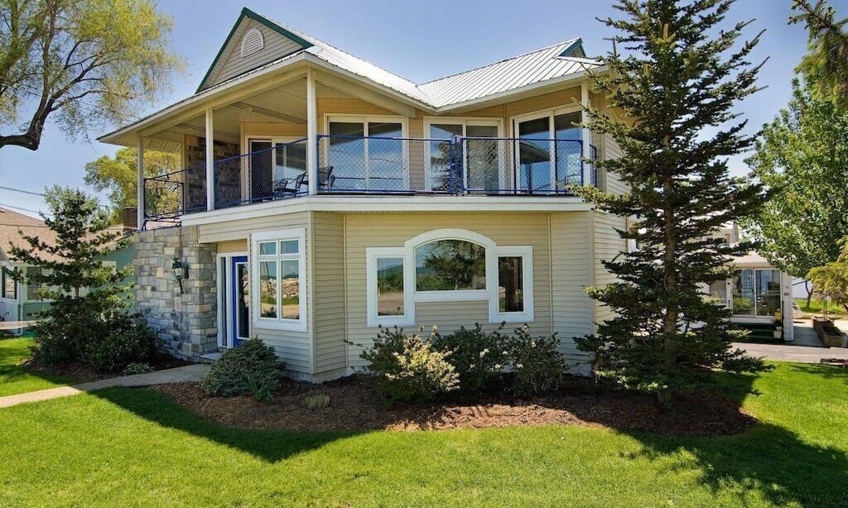Sandusky House | Lakefront 3-BR Home Summer Getaways & Sports Force
