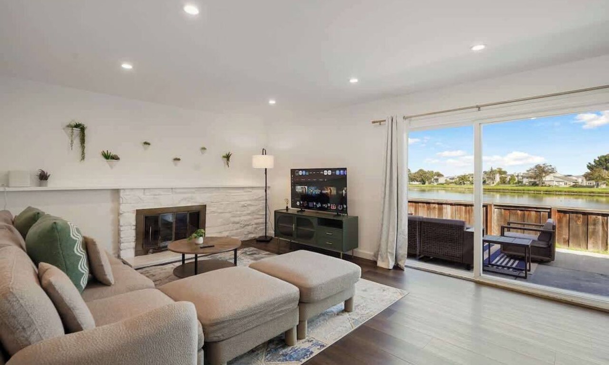 East San Mateo Apartment | Lakefront 3Beds/1.5Bath Retreat w/ Water Views Walk to Shops Near SF
