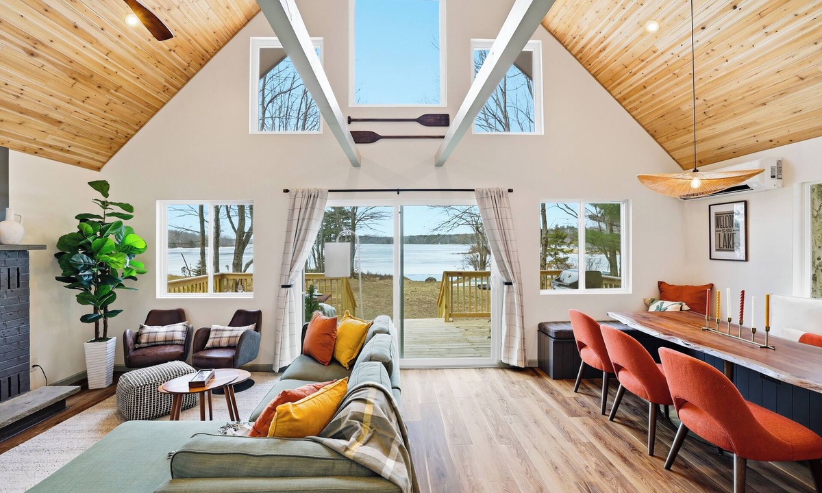 Pocono Summit Ski Chalet | Lakefront - 3BR - Sleeps 8 - Hot tub - Kayaks - Fire pit - EV - Large Yard