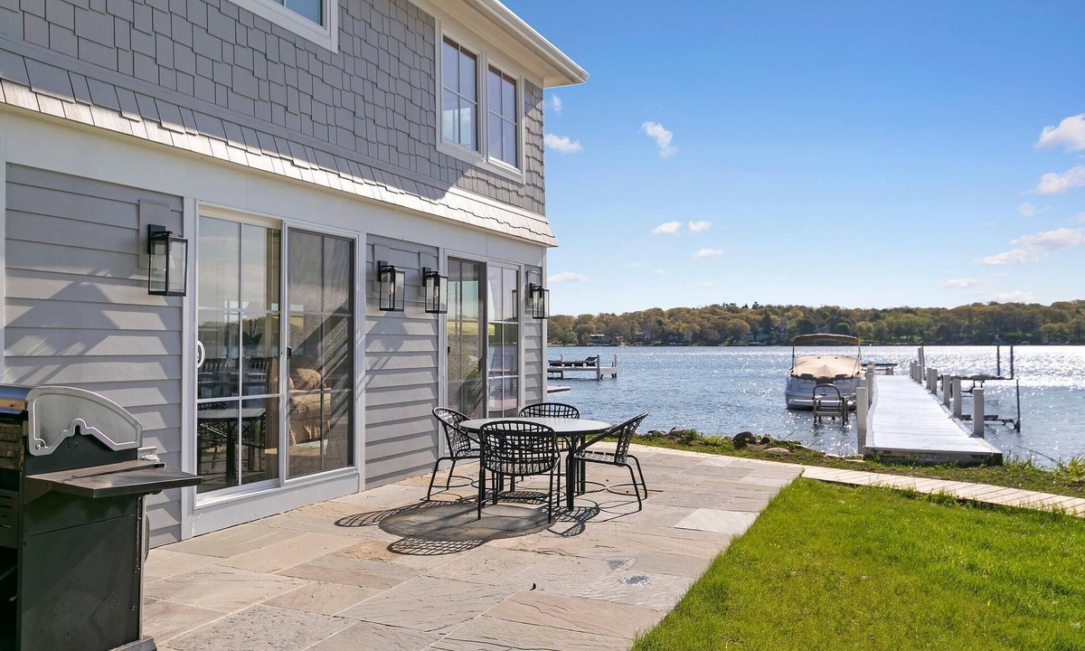 Williams Bay Cottage | Lakefront Beach Cottage with Boat Slip