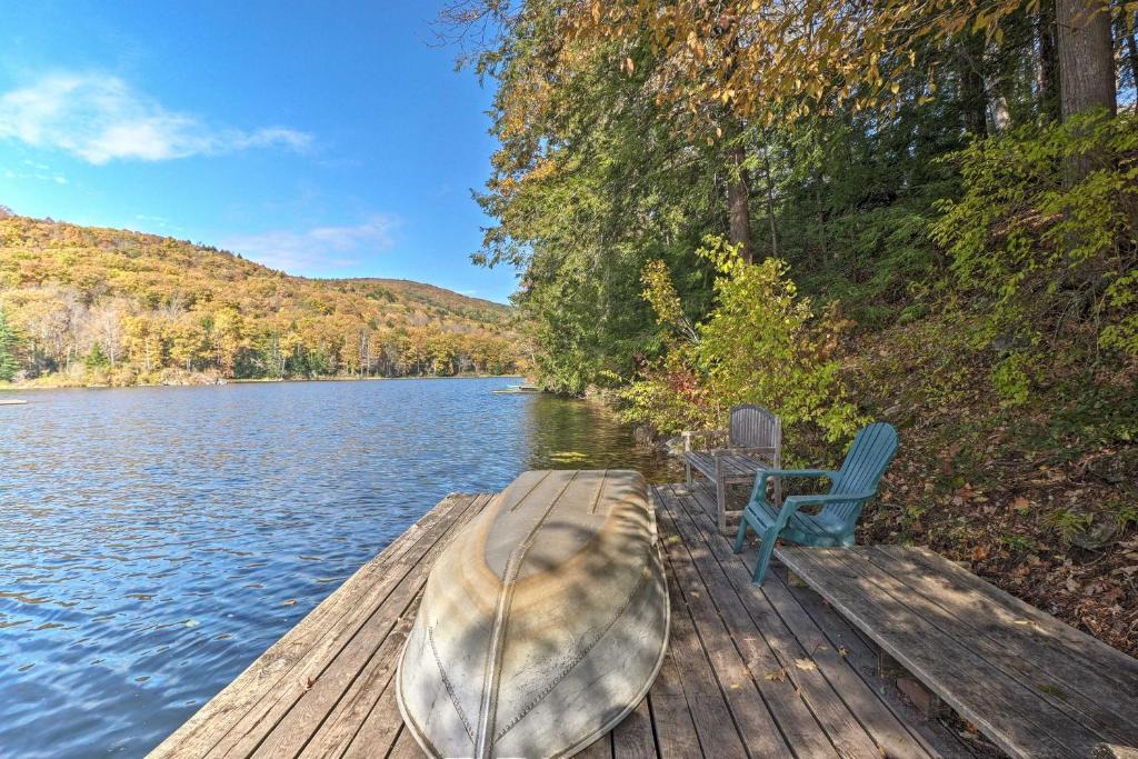 Glendale House | Lakefront Berkshires Retreat w/Deck, Dock & Boat!